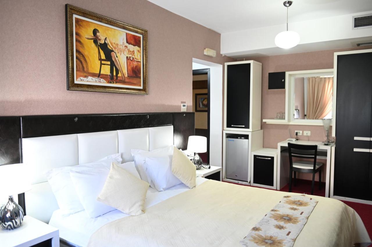 Hotel Liss Lezhë Exteriör bild