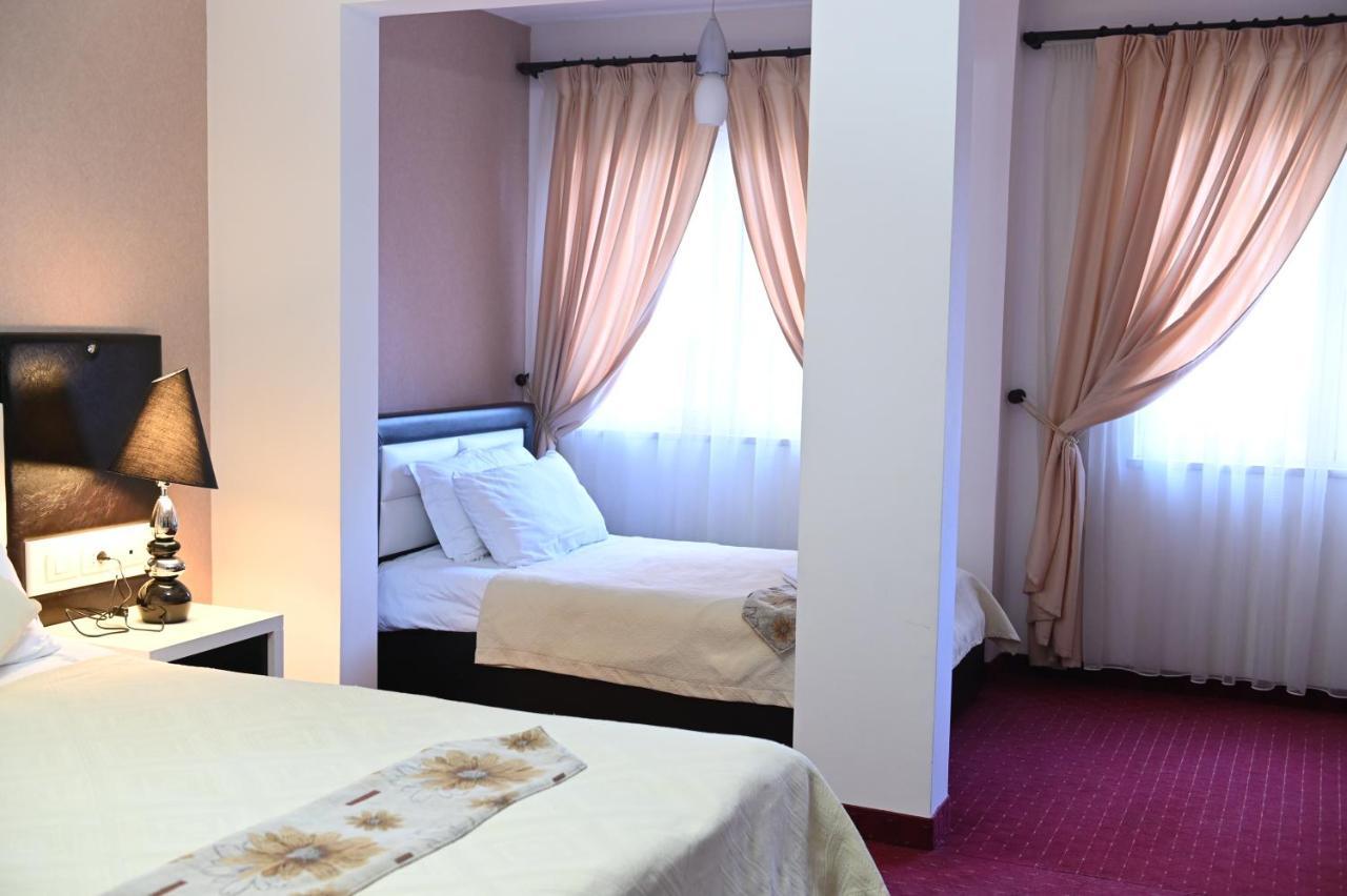 Hotel Liss Lezhë Exteriör bild