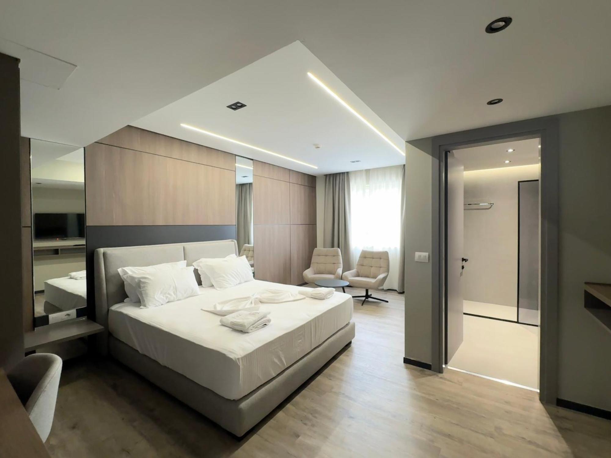Hotel Liss Lezhë Exteriör bild