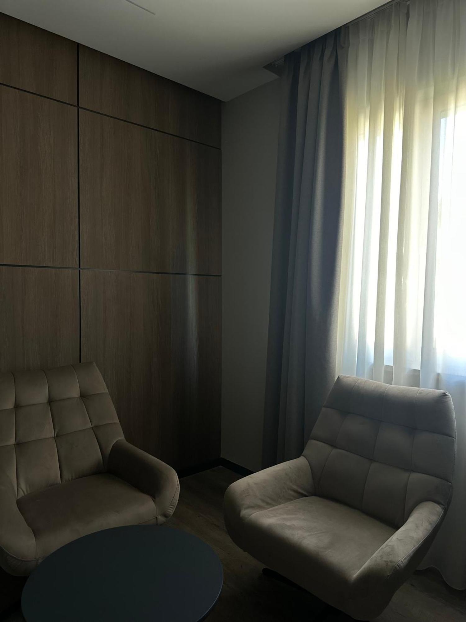 Hotel Liss Lezhë Exteriör bild